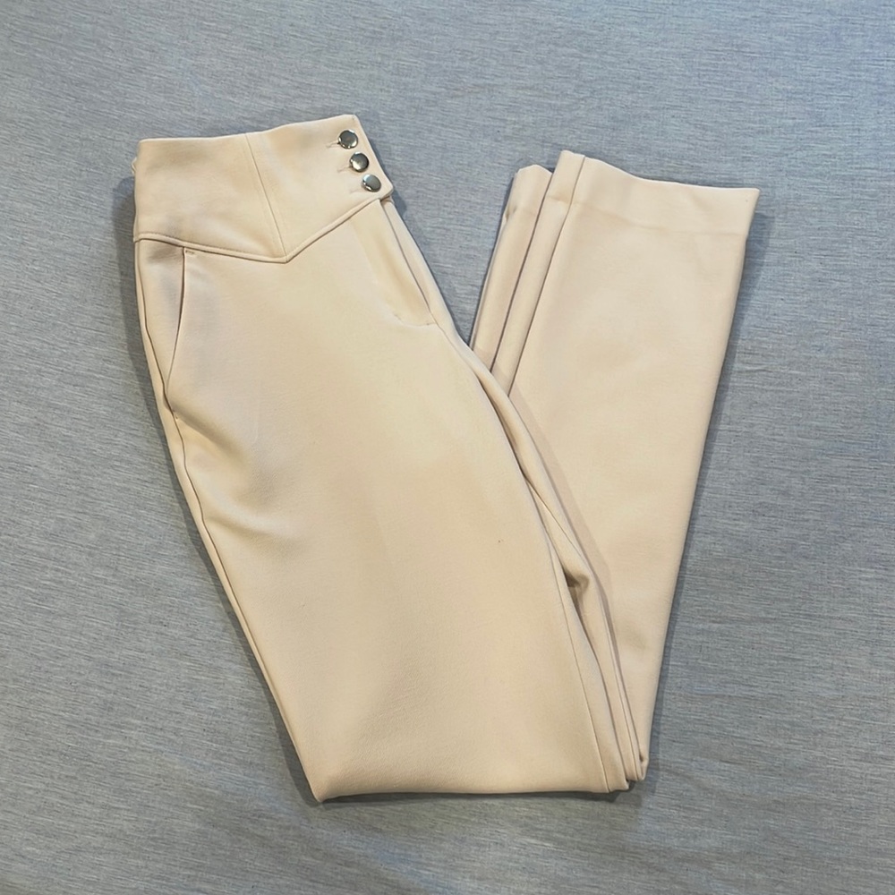 6R Express straight high rise pants with metallic buttons